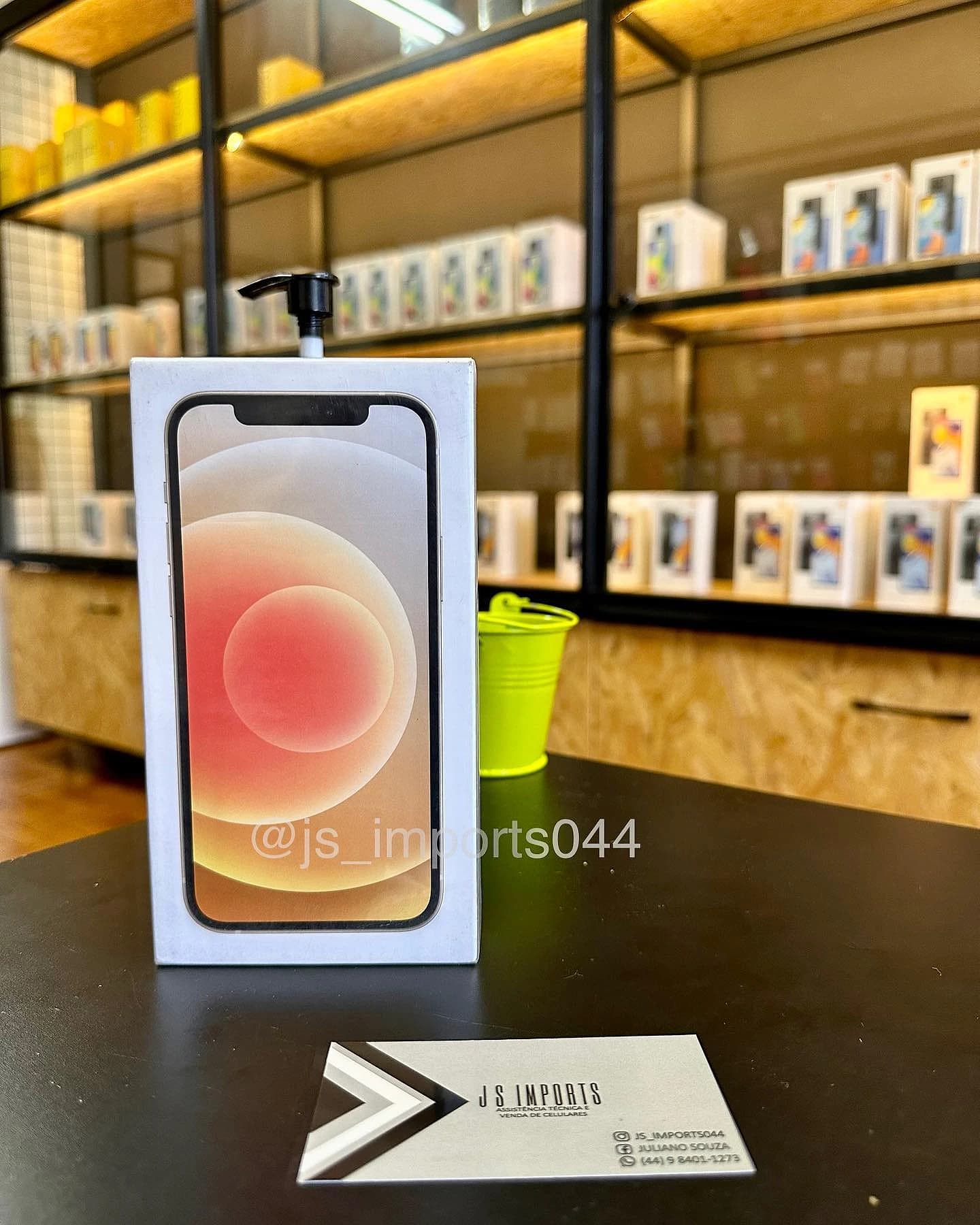 iPhone 12, na foto da JS Imports