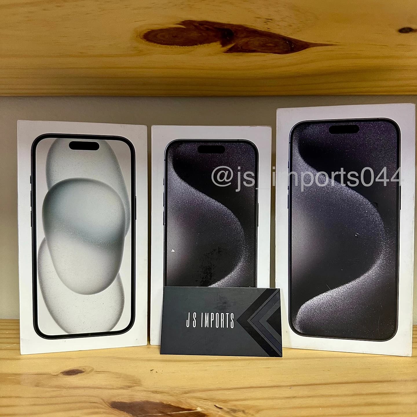 iPhone 15 Pro, na foto da JS Imports