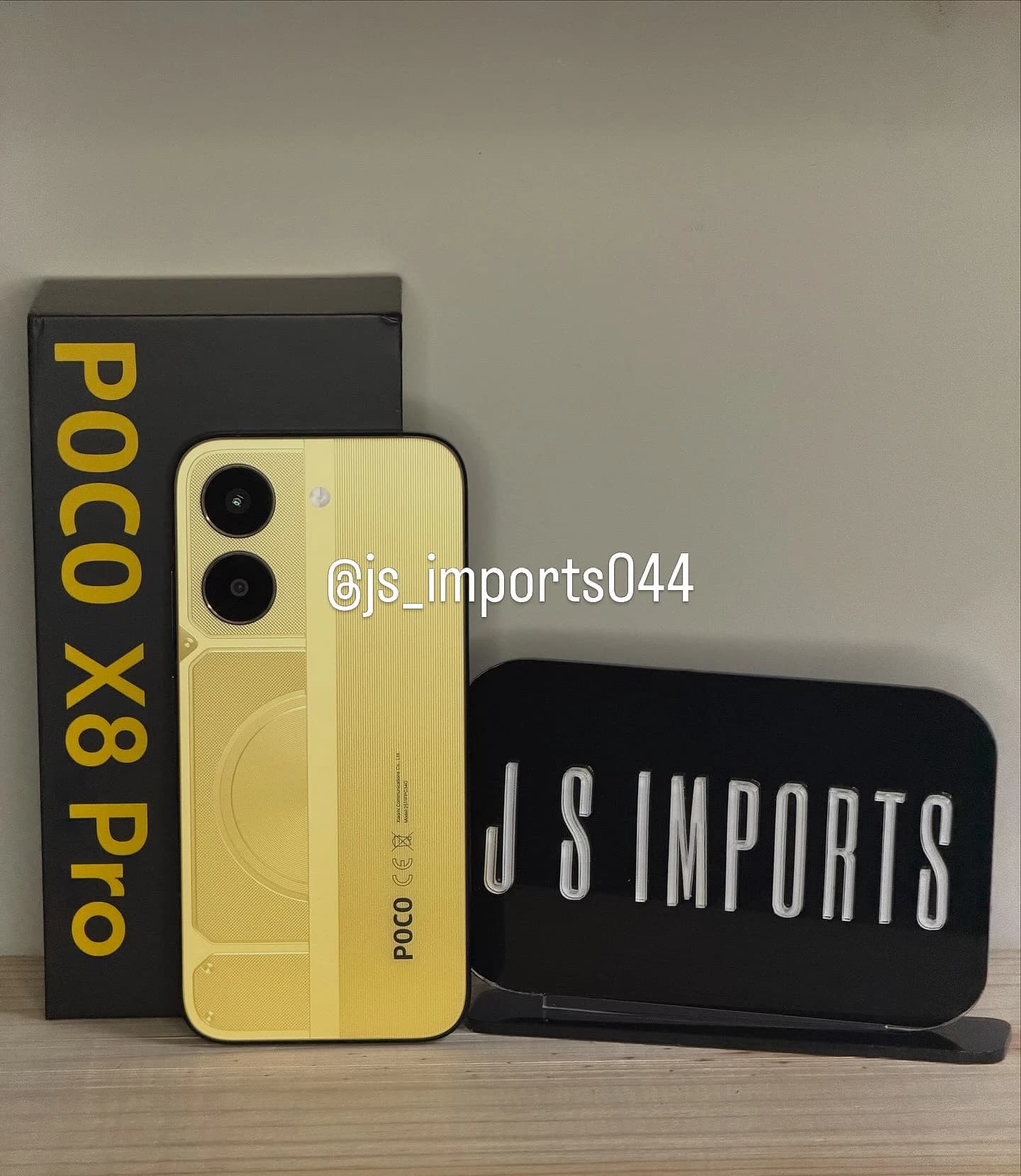 Poco X8 Pro 5G, na foto da JS Imports